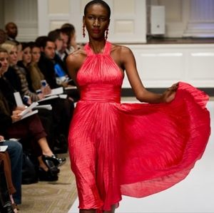 □$4,400 OSCAR DE LA RENTA SILK LINED RED RUNWAY DRESS US 10